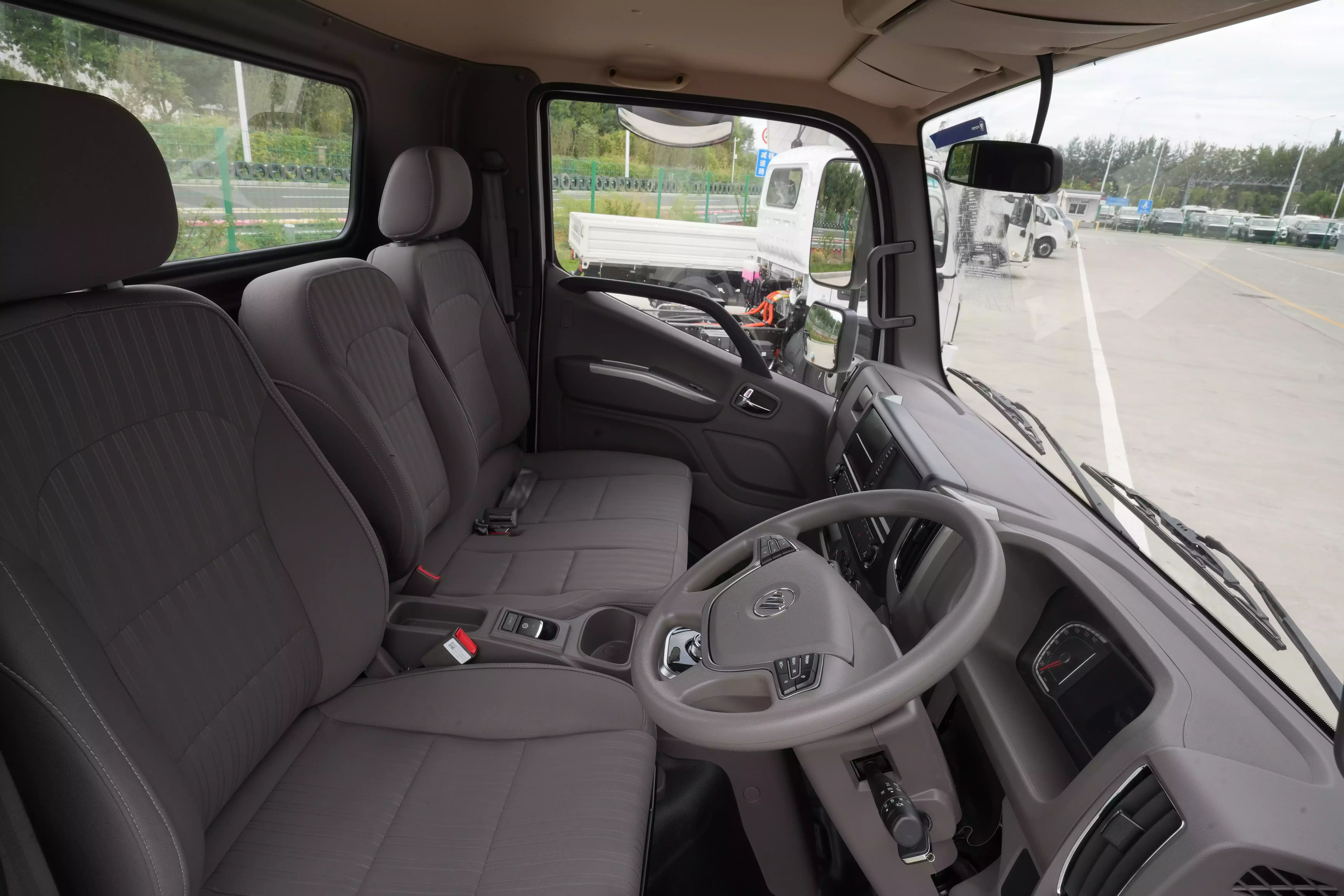 E Aumark steering wheel and centre console