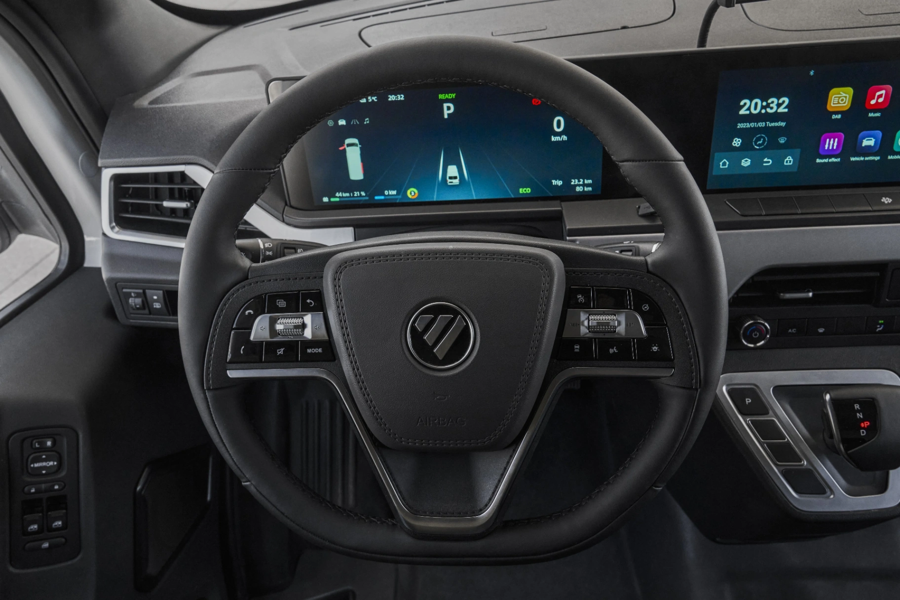 e-Toano centre console with the electronic gear handle