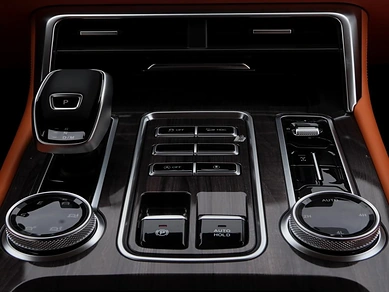 Tunland V9 centre console with the electronic gear handle