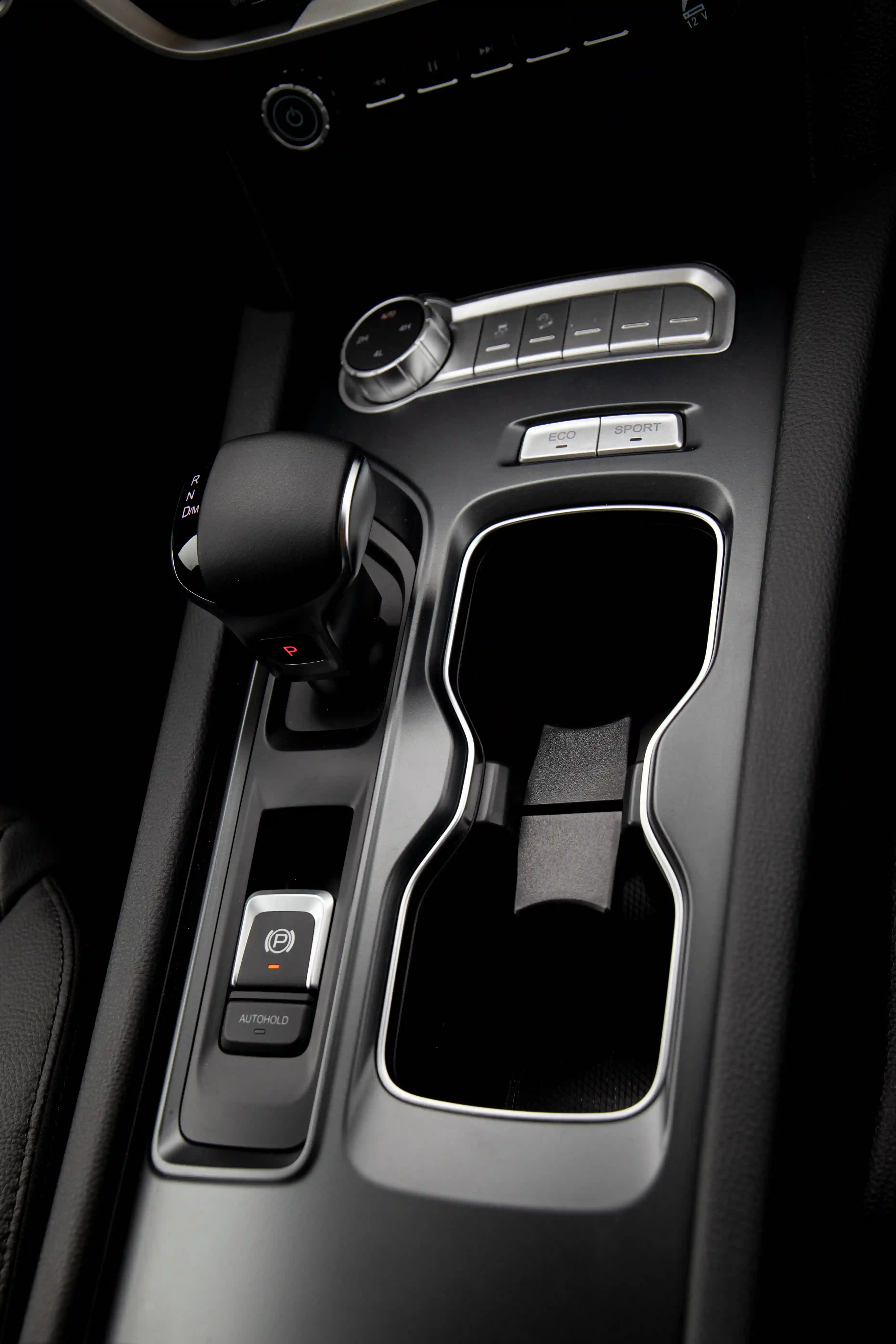 Tunland G7 steering wheel and centre console
