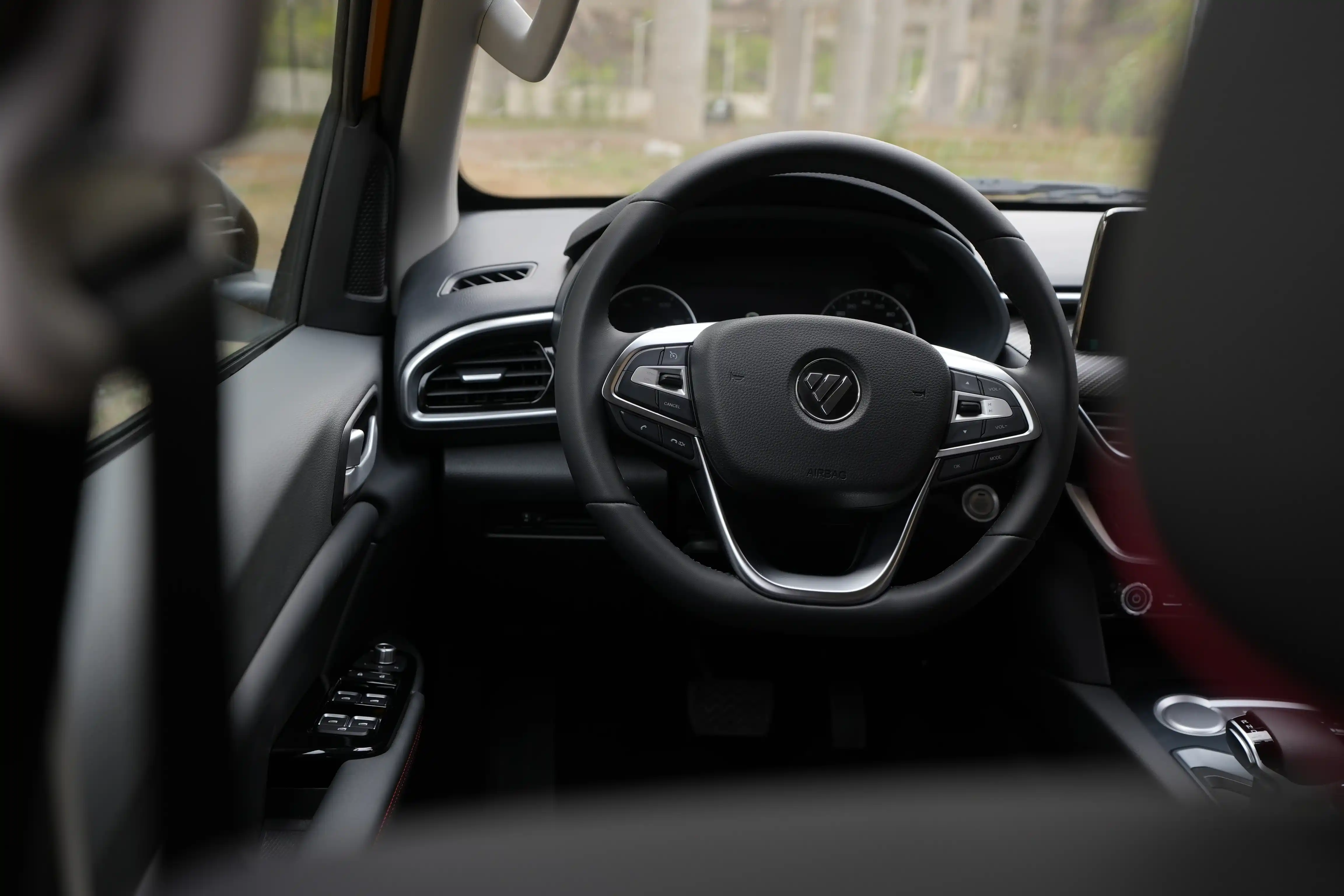 E Tunland centre console with the electronic gear handle