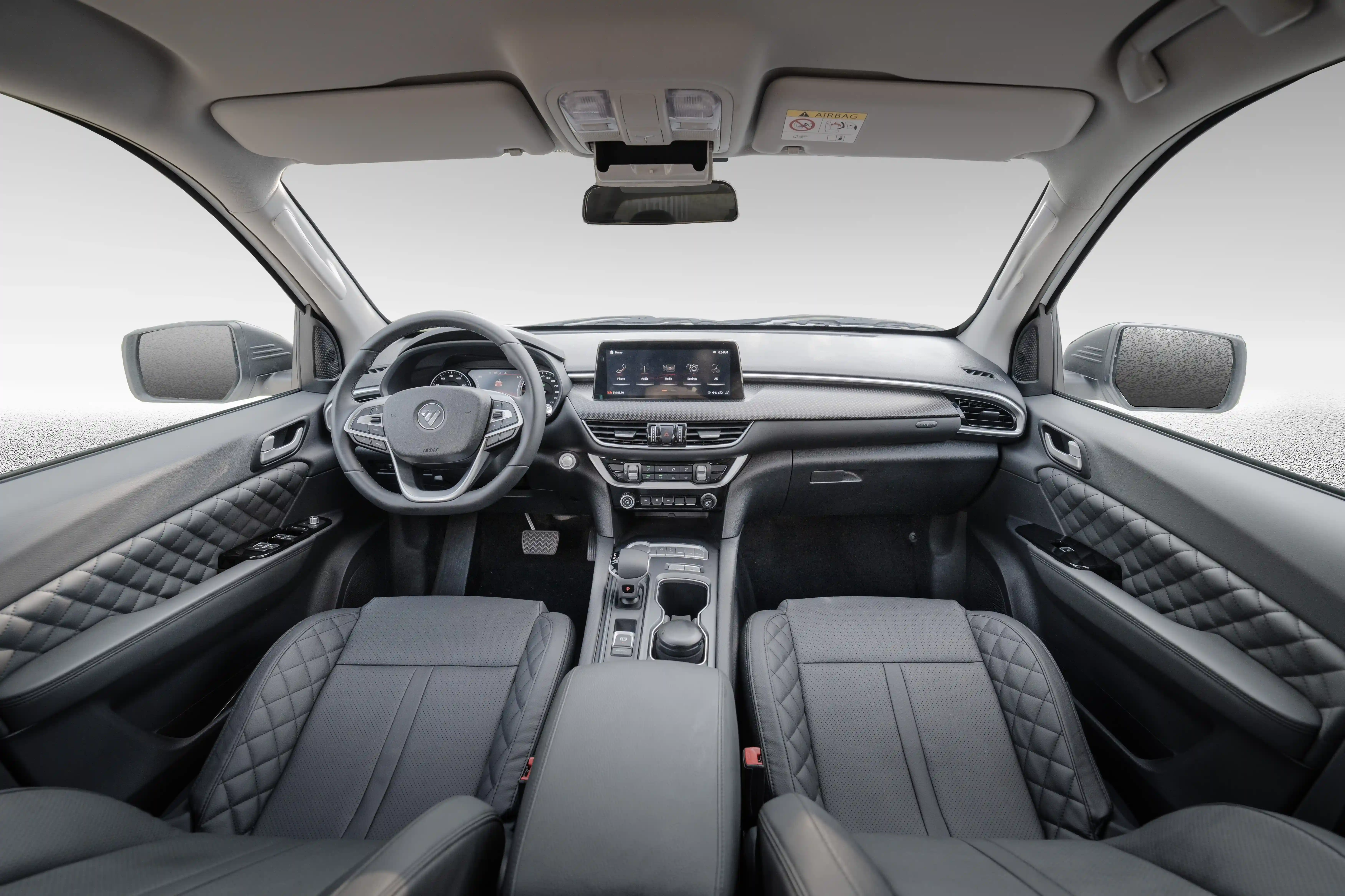 E Tunland steering wheel and centre console